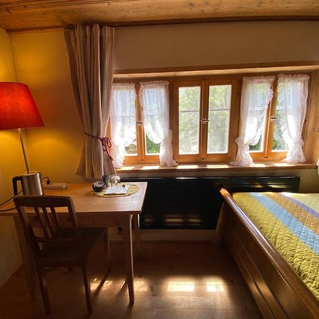 Bed and Breakfast Casa Vegana Trun Екстер'єр фото