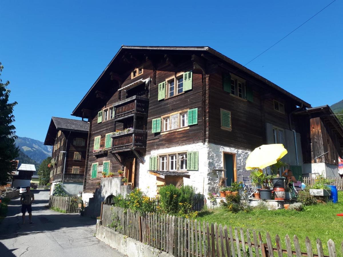 Bed and Breakfast Casa Vegana Trun Екстер'єр фото