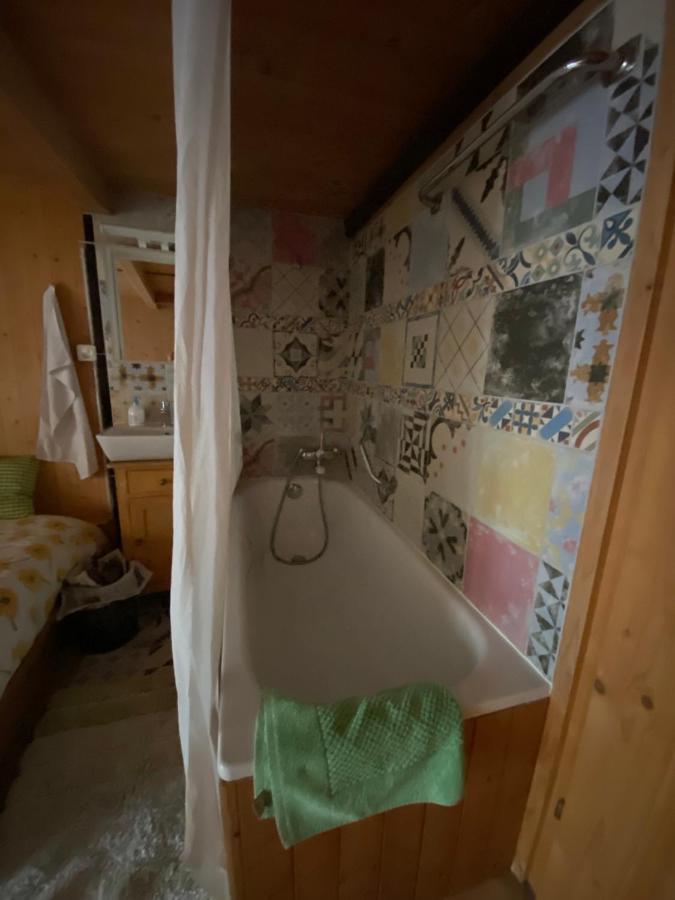 Bed and Breakfast Casa Vegana Trun Екстер'єр фото