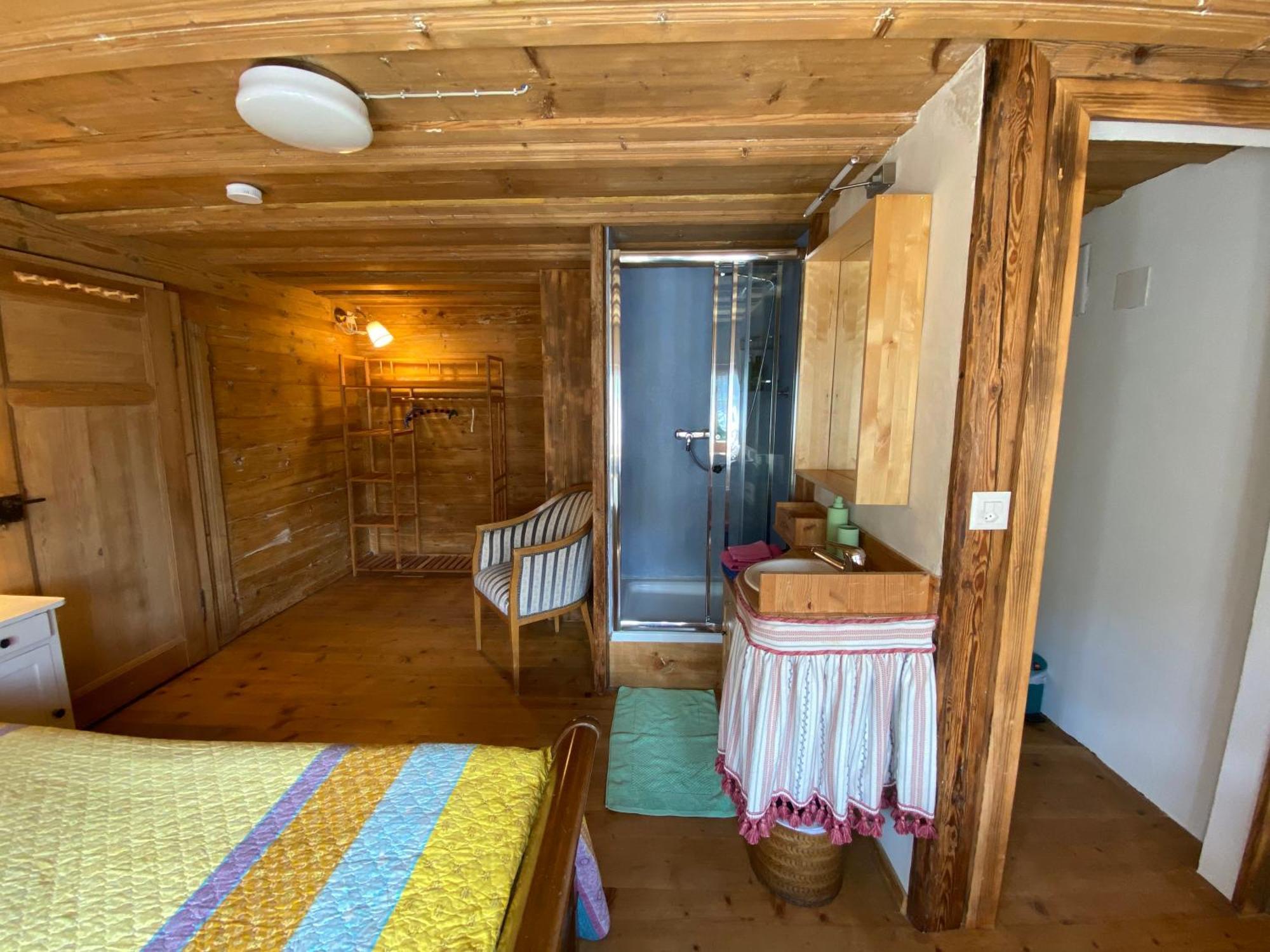 Bed and Breakfast Casa Vegana Trun Екстер'єр фото