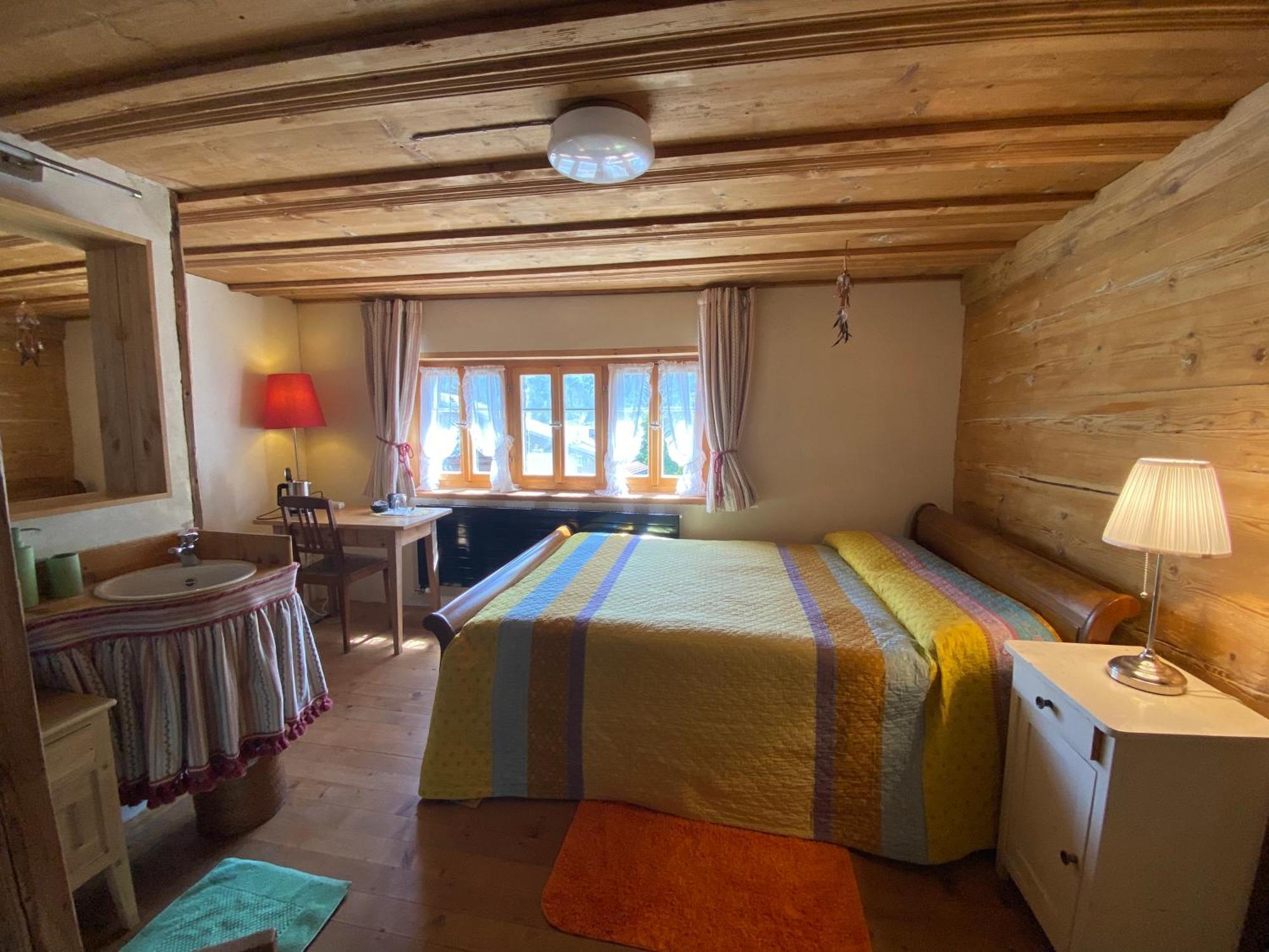 Bed and Breakfast Casa Vegana Trun Екстер'єр фото