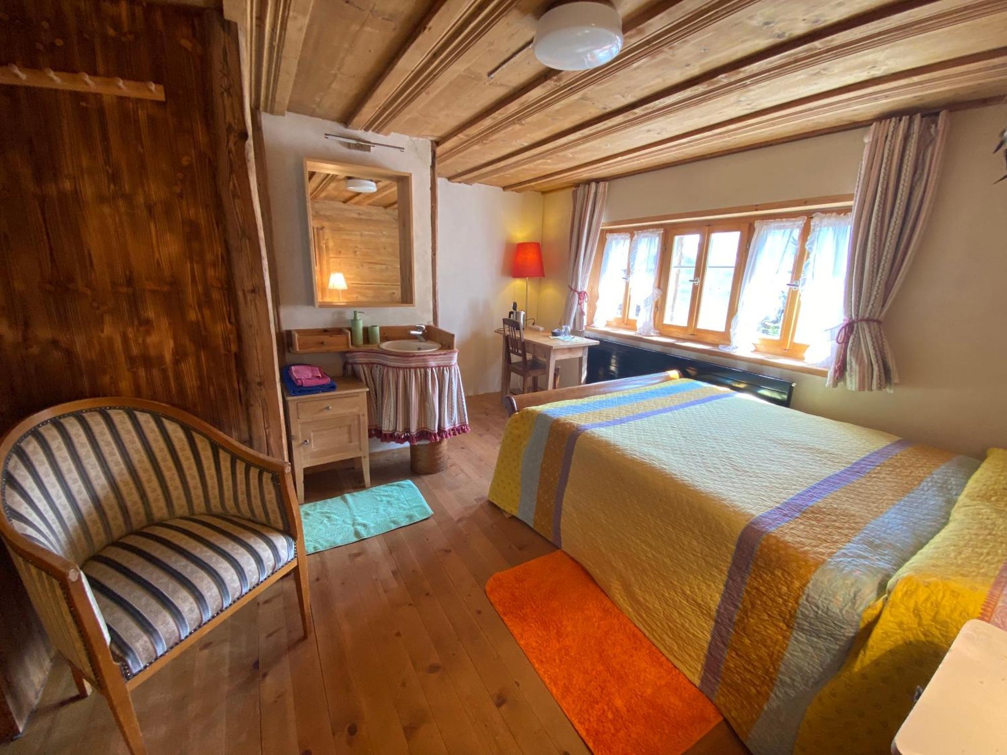 Bed and Breakfast Casa Vegana Trun Екстер'єр фото
