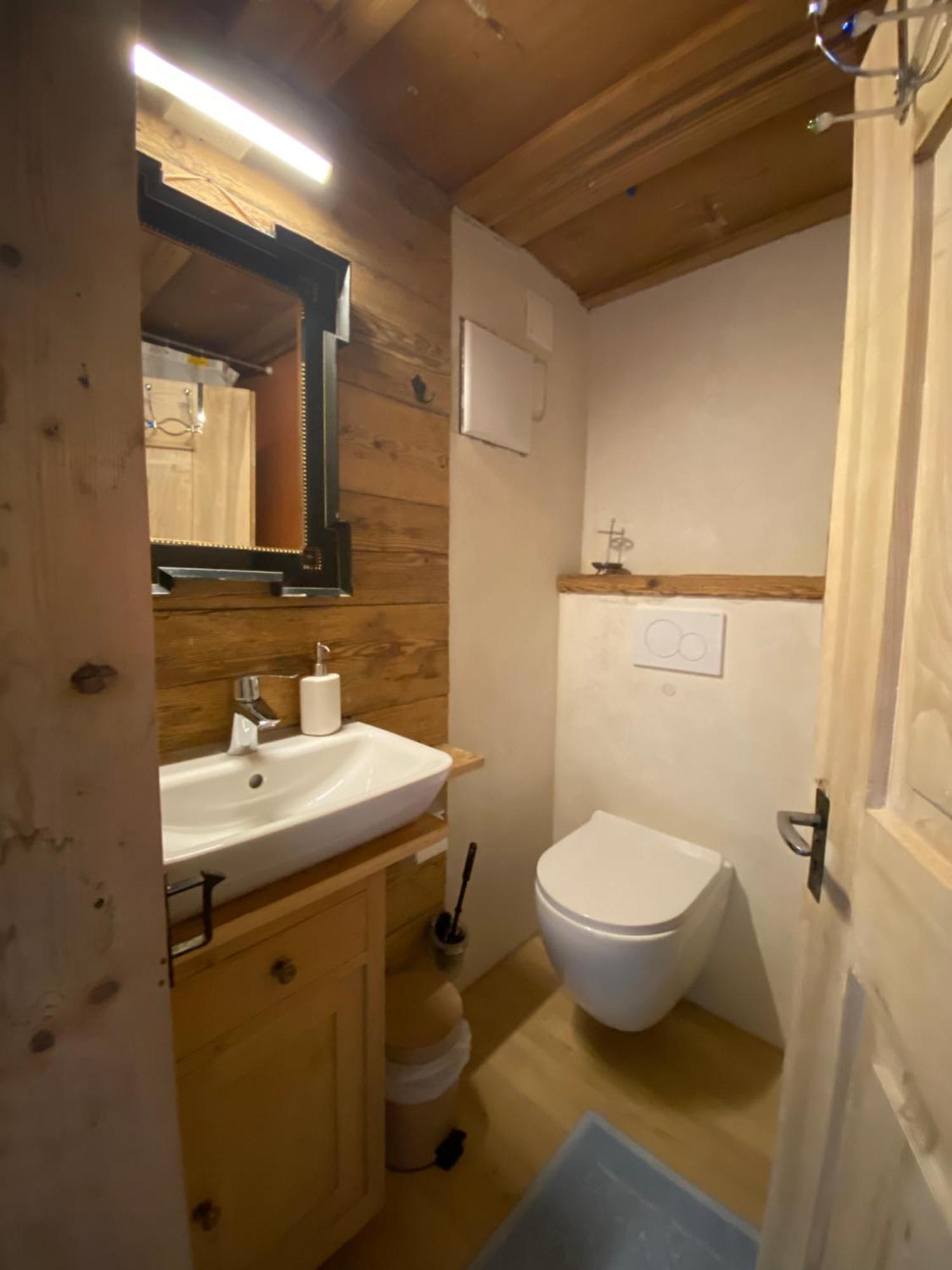 Bed and Breakfast Casa Vegana Trun Екстер'єр фото